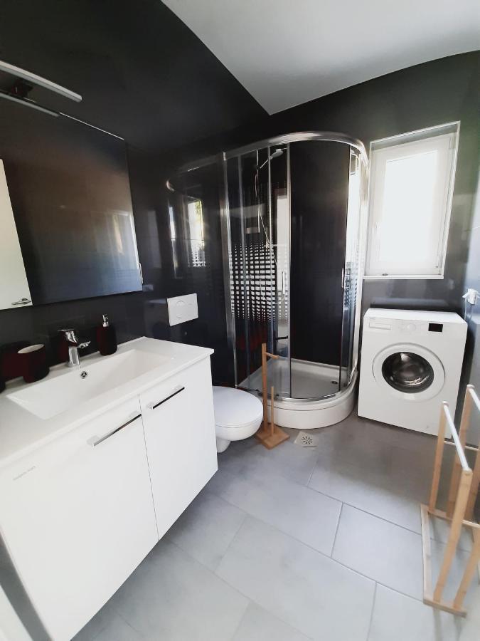 Green Bee Apartment Лесце Екстер'єр фото