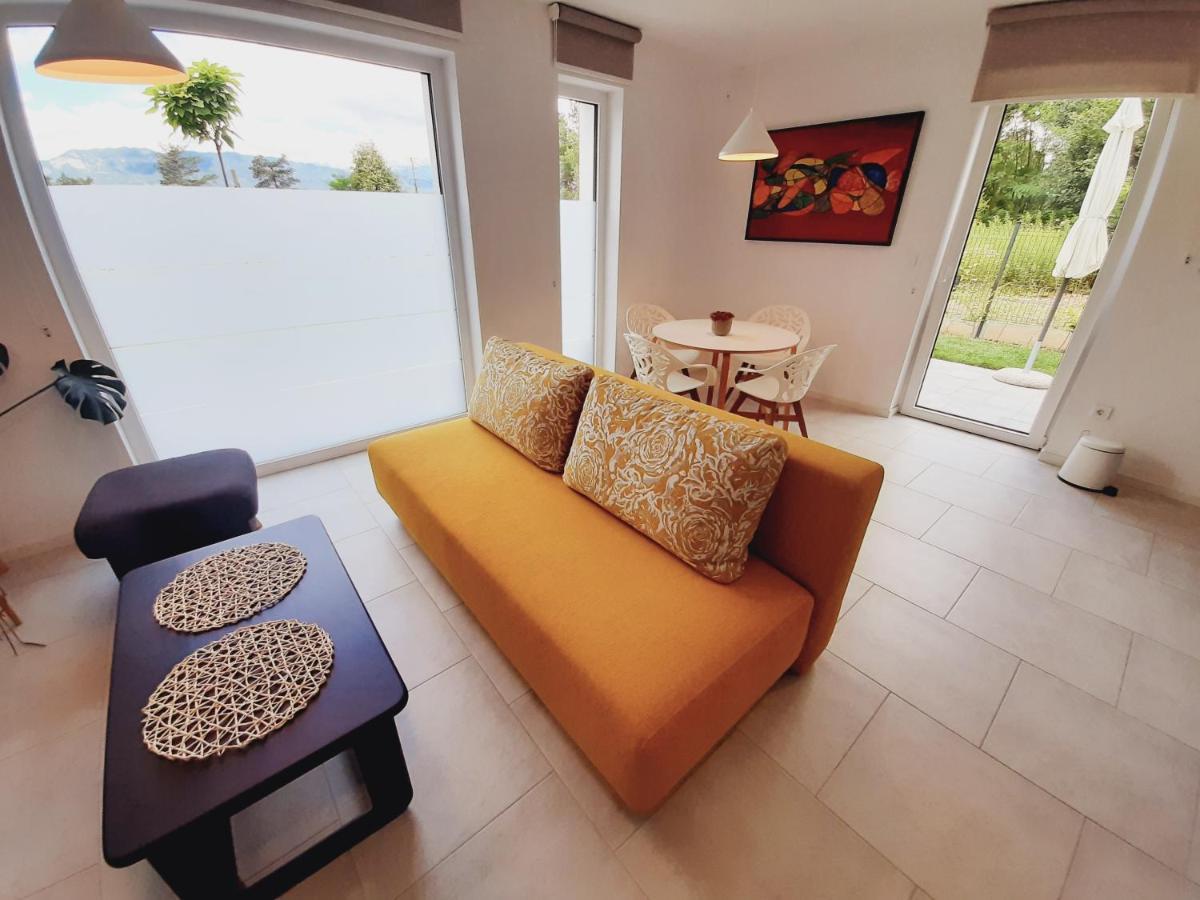 Green Bee Apartment Лесце Екстер'єр фото
