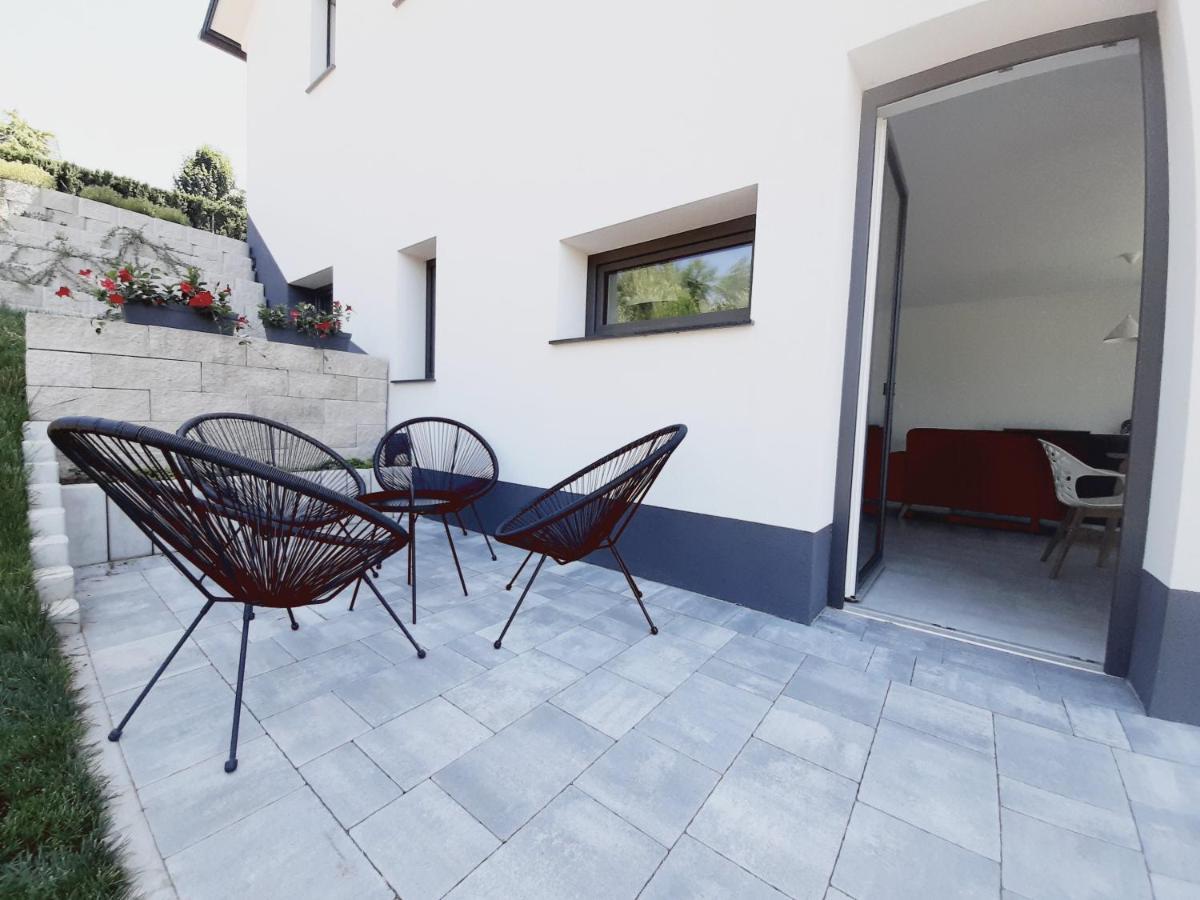 Green Bee Apartment Лесце Екстер'єр фото