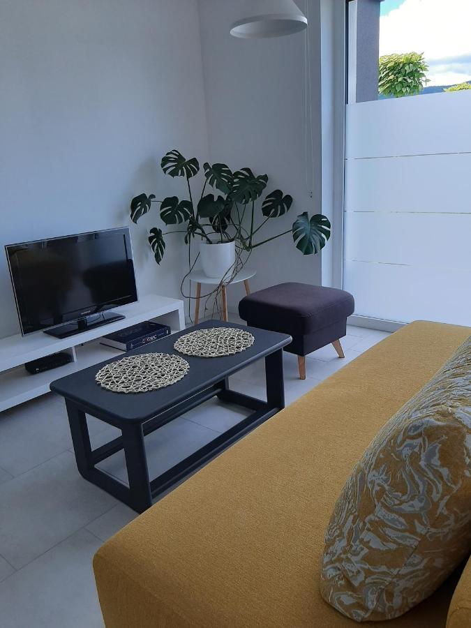 Green Bee Apartment Лесце Екстер'єр фото