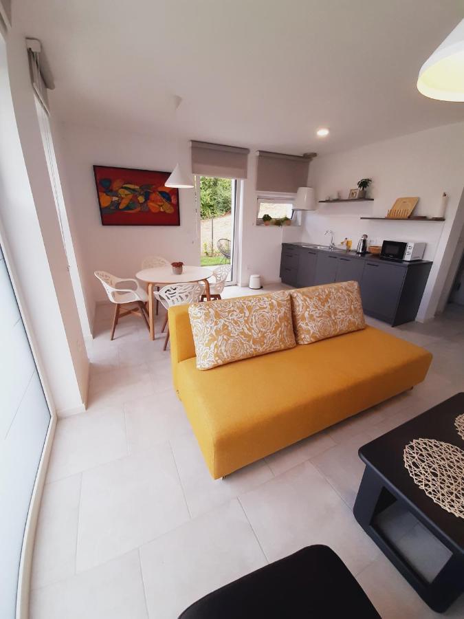 Green Bee Apartment Лесце Екстер'єр фото