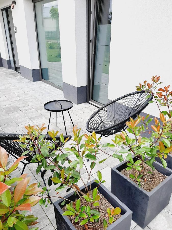 Green Bee Apartment Лесце Екстер'єр фото