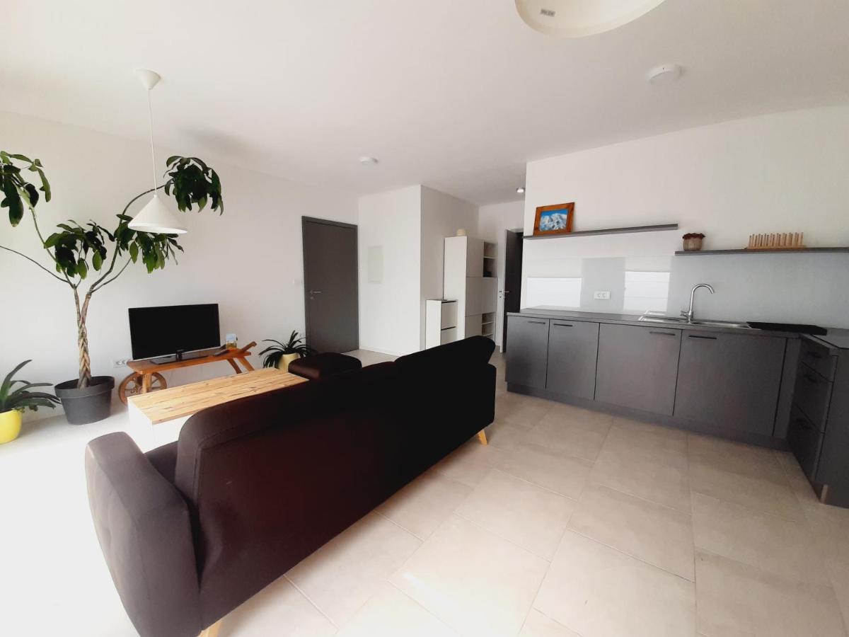 Green Bee Apartment Лесце Екстер'єр фото